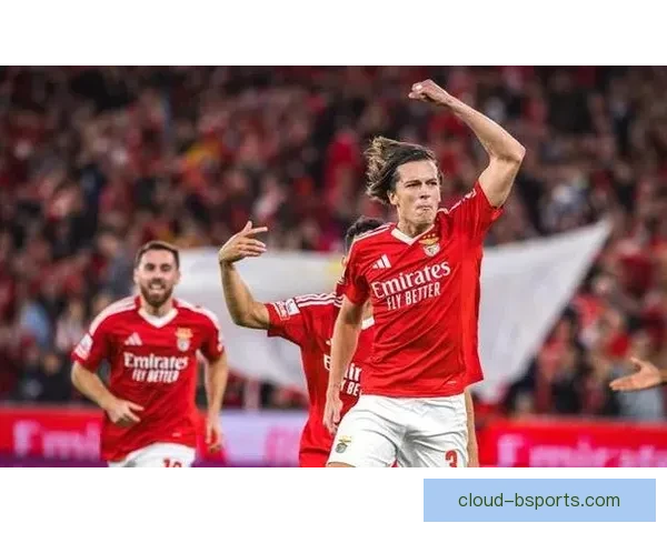 曼联利物浦争抢本菲卡19岁防线新星引关注