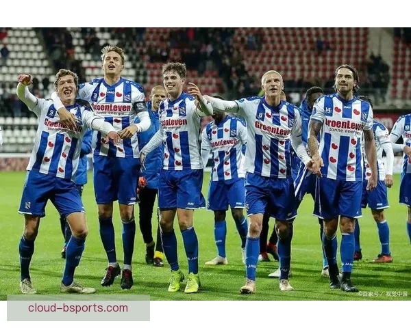 法兰克福主场对阵云达不莱梅因大雪天气推迟开球